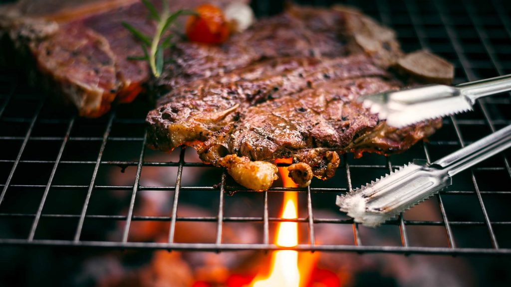 Grilla kött