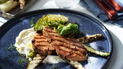 Grillad fläskkotlett med färskoströra