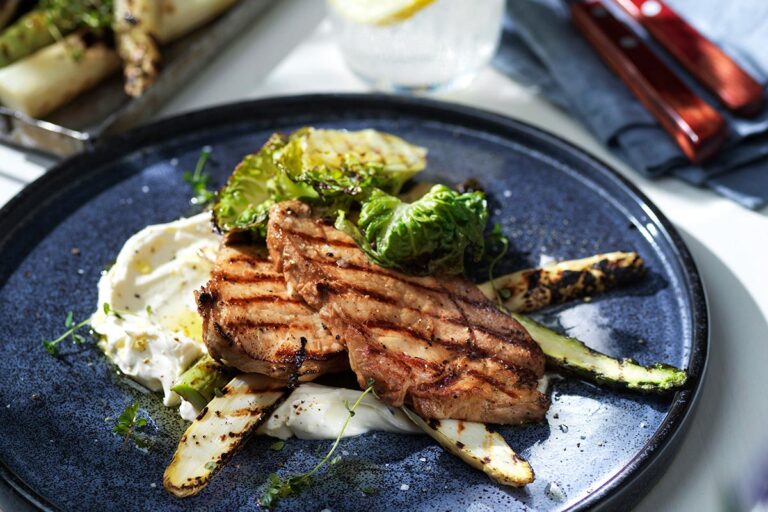 Grillad fläskkotlett med färskoströra
