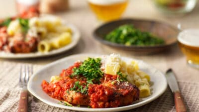 Fläskkotlett med tomatsås och gremolata