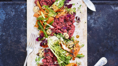 Japansk råbiff med säsongens sallad