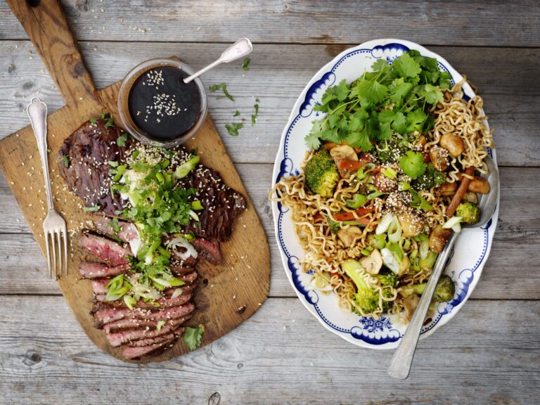 Flankstek teriyaki med nudel och grönsakswok