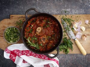 Glömt lamm med pasta, gremolata och riven ost