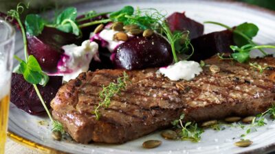 Grillad biff med fetaostkräm och rödbetor