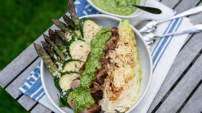 Marinerad fläskfilé med ramslökspesto och grillad sallad