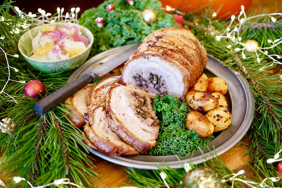 Porchetta med apelsin- och fänkålssallad och rostad potatis