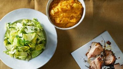 Fläskkarré med rotmos och kålsallad