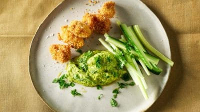 Nuggets av fläskfilé med örthummus