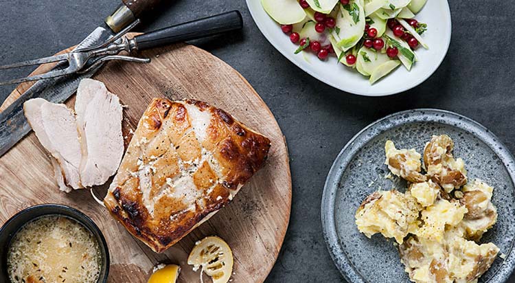 Fransyska med krossad potatis och kålrabbisallad