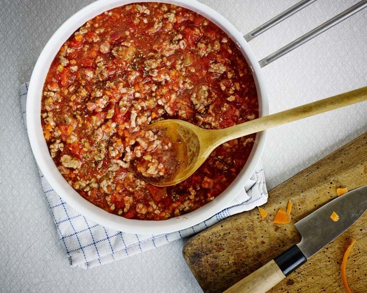 Kryddig köttfärssås på fläskfärs och bacon