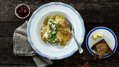 Lapskojs på griskind med vitkål och potatis