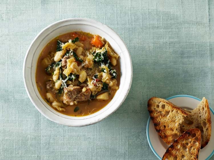 Ribollita på griskind med kål, bönor och saltad citron